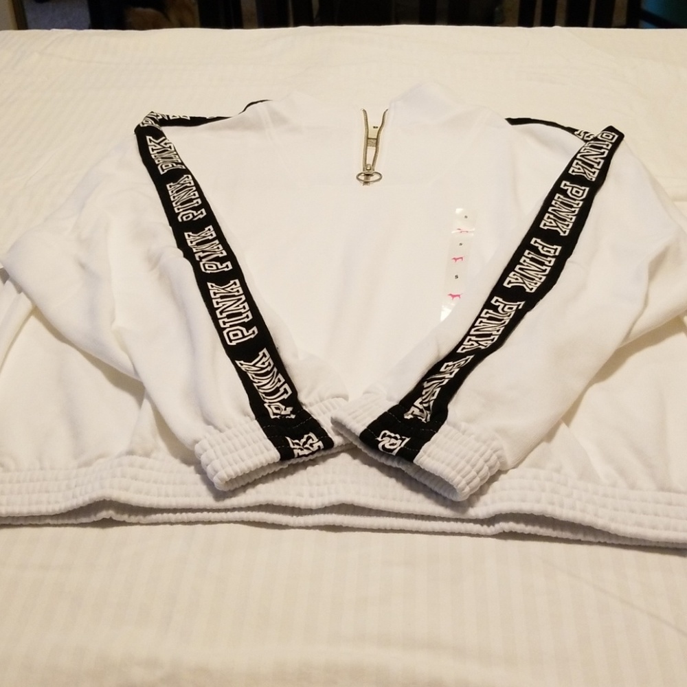 White long sleeve half zip fleece